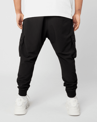 Qaba'il Cargo Nomad in zwart.