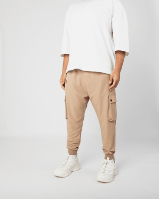 Cargo Nomad van Qaba'il in beige.