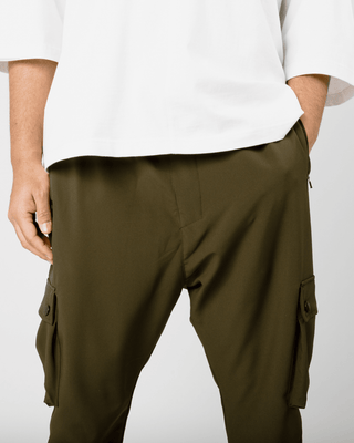 Cargo Nomad van Qaba'il in kaki.