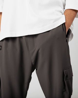 Antraciet Cargo Nomad van het merk Qaba'il.