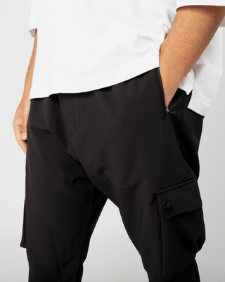 Qaba'il Cargo Nomad in zwart.