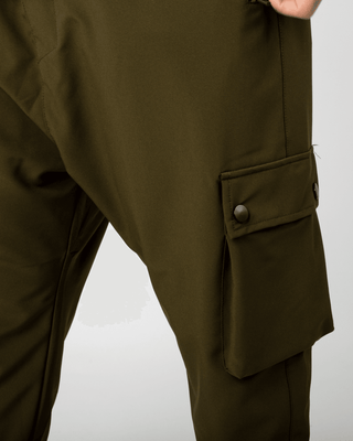 Cargo Nomad van Qaba'il in kaki.