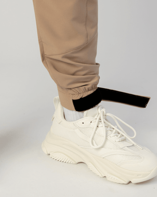 Qaba'il Broek Amir in beige.