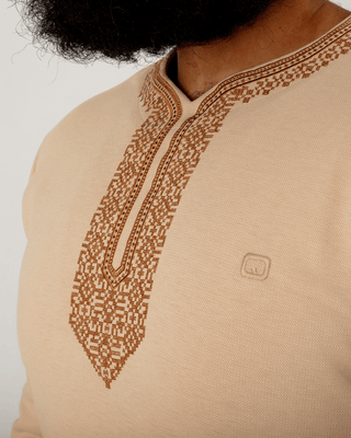 Beige Etniz Awqas sweatshirt.