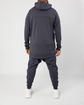 Qaba'il Antraciet Tracksuit, model Ascend.