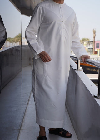 Emirati Off-White 'Platinum' van Custom Qamis