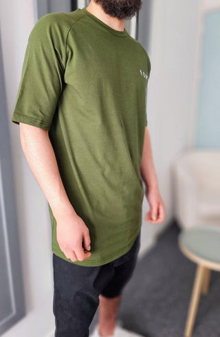 Groen T-shirt ١٤٤٣ van Qawy