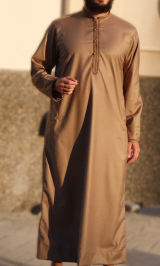 Qamis 'Masaf' Bruin - Custom Qamis