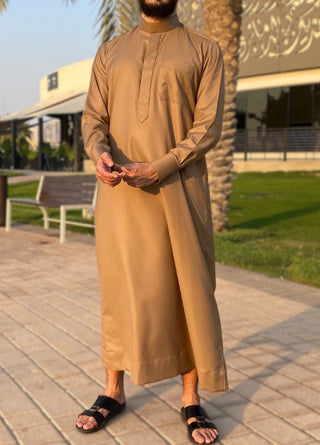 Saudi Olijfbruin 'Cashmere' van Custom Qamis