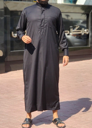 Saudi Zwart 'Cashmere' van Custom Qamis